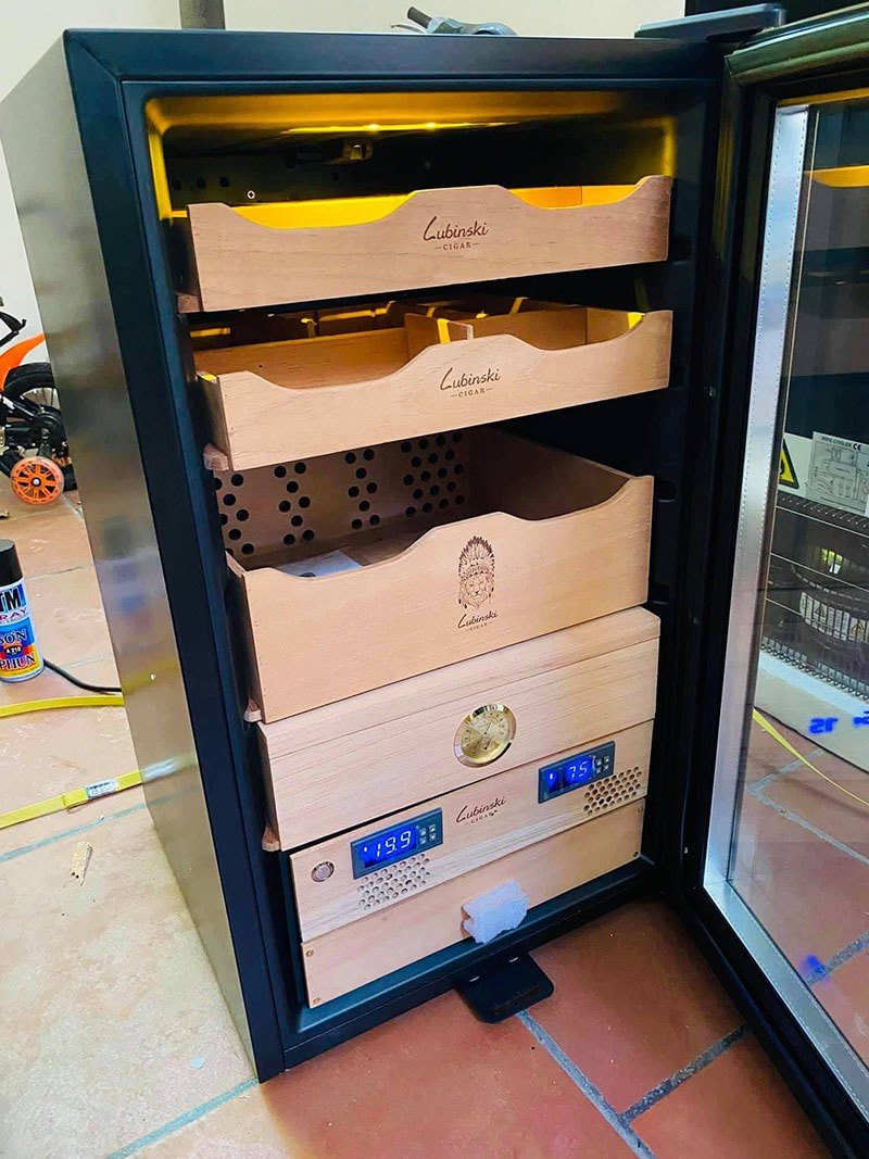 Thiết kế hiện đại của tủ Lubinski RA 222